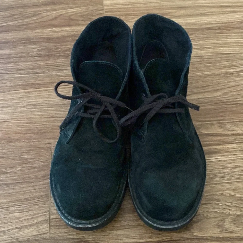Clarks Men's Bushacre 2 Chukka Boot soft black flexible suede. Size 10 rustic